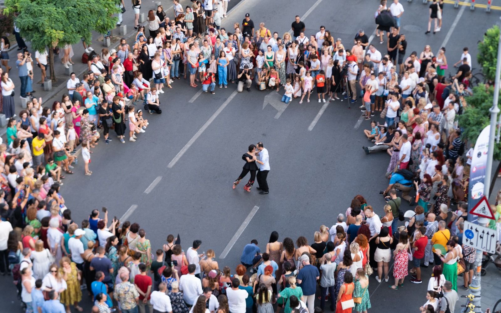 Momente demne de un record la Noaptea Dansului: Bucureștiul scrie istorie cu cel mai mare dans colectiv pe Calea Victoriei
